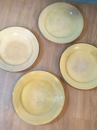 Quatre assiettes rustiques anciennes