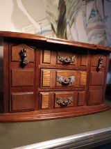 Boîte à bijoux en bois vintage