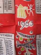 Mouchoir neuf motif calendrier 1963, rouge