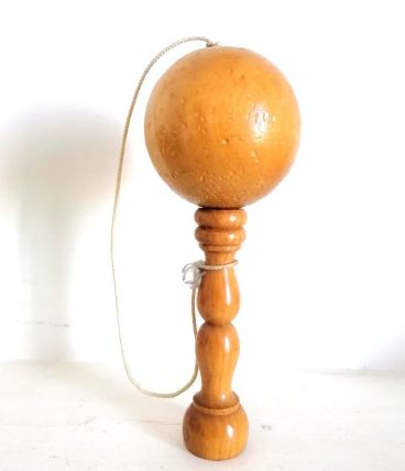 Bilboquet en bois tourné ancien 