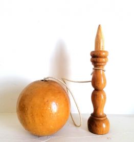 Bilboquet en bois tourné ancien 