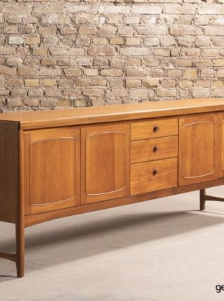Longue enfilade en teck des années 1960, restauré.