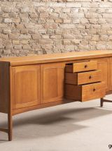 Longue enfilade en teck des années 1960, restauré.