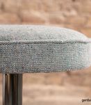 Tabourets de bar avec assise restaurés et pieds en acier