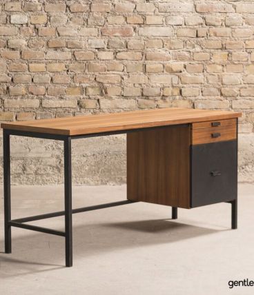 Bureau d'enfant en teck disposant d'une tablette