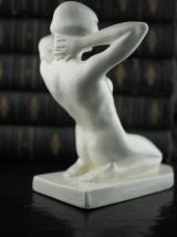 Femme nue à coupe garçonne en céramique - Sarreguemines