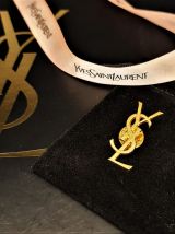 Broche monogramme YSL