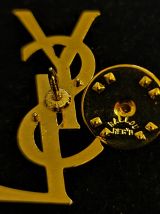 Broche monogramme YSL