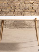 Bureau d'enfant en chêne équipé d'un porte crayon