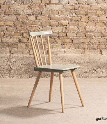 Chaise à barreaux entièrement restaurée et relookée