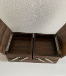 Petite travailleuse de table