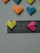 Lot de confettis coeurs en origami Fluo couleurs vives
