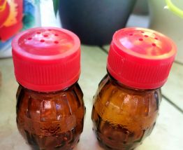 Salière et poivrière verre ambré 