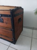 Malle de voyage bombée manque les serrures