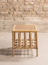 Table basse en bambou avec un plateau en cannage