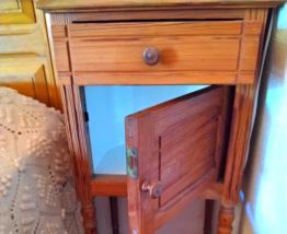 Table de nuit vintage 