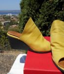 ARCHE CHAUSSURES MULES T 35,5 -36 QUASI NEUF JAUNE CUIR DAIM