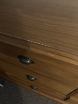 Commode en bois massif à tiroirs 