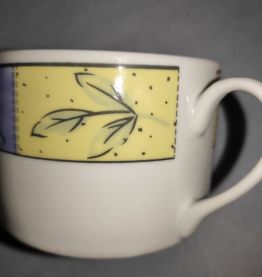 tasse ancienne de bistrot. Avec joli motif