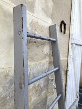 Ancienne échelle de ferme en bois patiné