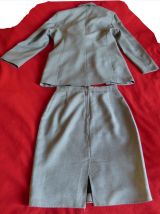 TAILLEUR JUPE (taille 38) ET VESTE (taille 42)