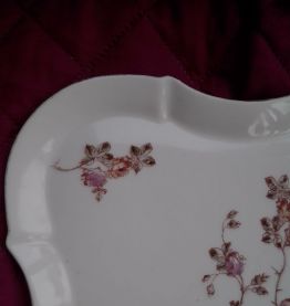 Plateau en porcelaine fleurs émaillées 