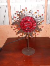 Jolie lampe d'ambiance Soleil en verre coloré rouge