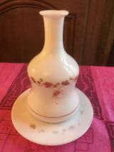 Carafe de nuit et sa soucoupe en opaline