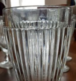 8 coupes à glace ou salade de fruits en verre