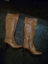 BOTTES HAUTES EN CUIR FIN COULEUR FAUVE T40 jamais portées