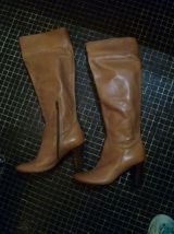 BOTTES HAUTES EN CUIR FIN COULEUR FAUVE T40 jamais portées