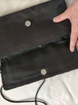Pochette noire avec anse