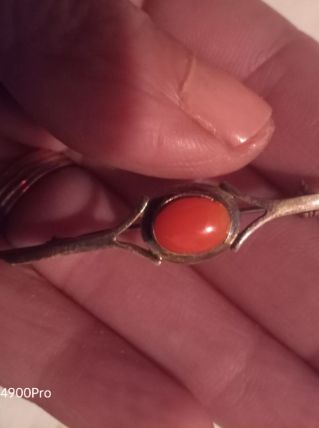 broche vintage en or massif et corail 