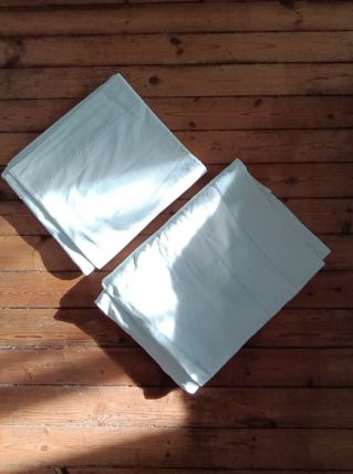 2 draps blancs vintage brodés 