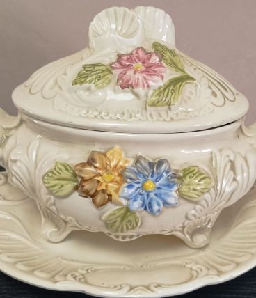 SOUPIERE ET SON PLAT EN FAIENCE ITALIENNE