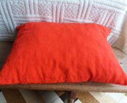 Coussin brodé à la main vintage