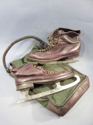 PAIRE DE PATINS A GLACE SUR CHAUSSURES 