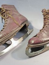 PAIRE DE PATINS A GLACE SUR CHAUSSURES 