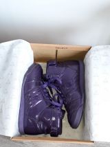 Baskets en cuir vernis violet