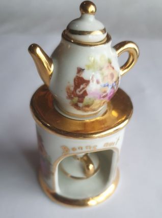 Mini tisanière porcelaine de limoges signée RP scène galante