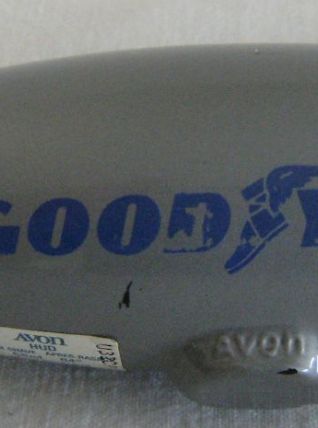 Objet publicitaire  Avon GoodYear en forme de dirigeable