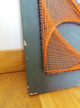 Tableau de fils tendus motif psychédélique années 70