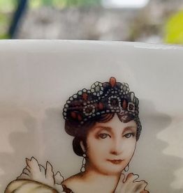 Petit bol en porcelaine 