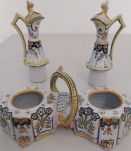 Huilier vinaigrier en faience signé JULES VERLINGUE. 