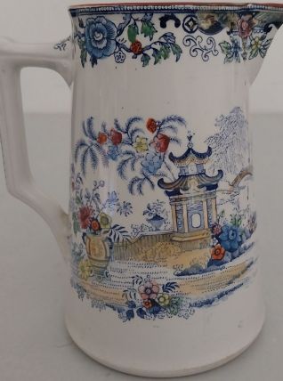 Pichet en faience de Creil et Montereau. 