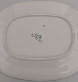 Plat en faïence signé SARREGUEMINES. 