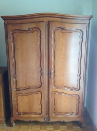Armoire en merisier massif avec grande étagère et penderie
