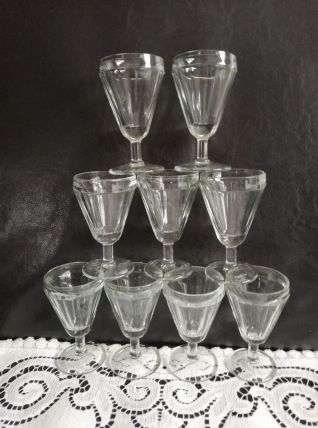 Suite de 9 anciens verres de bistrot 
