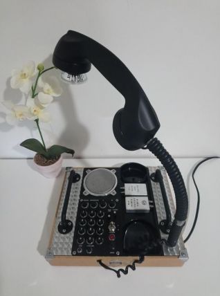 Téléphone style vintage recyclé en lampe à poser