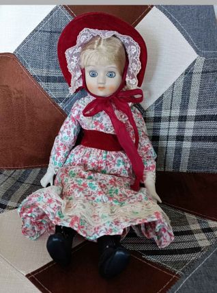POUPPEE PORCELAINE anglaise doll costume farwest